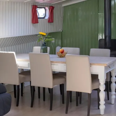 Boat Hoop Apartmanhotel